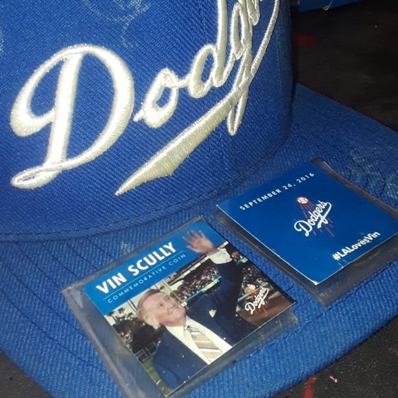 Dodgers Vin Scully 2 commemorative coins - Picture 10 of 10